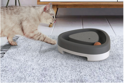 Smart Triangle Turntable Electric Cat Toy with Scratching Feature